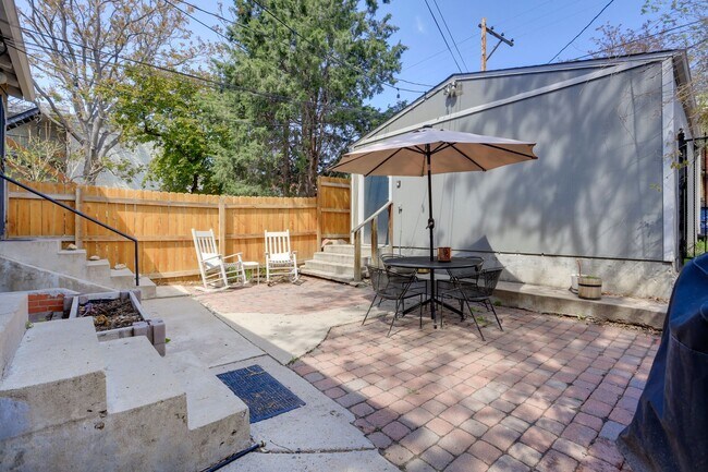 Building Photo - 1136 N Washington St