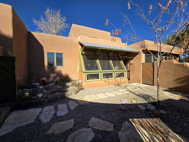 Building Photo - 2835 Don Quixote