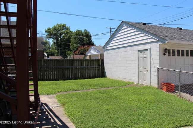 Building Photo - 2402 Bradley Ave