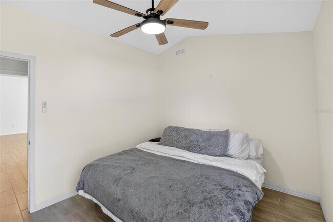 Building Photo - 15047 Woodbury Rd