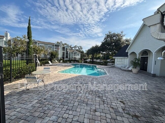 Building Photo - 2550 N Alafaya Trail