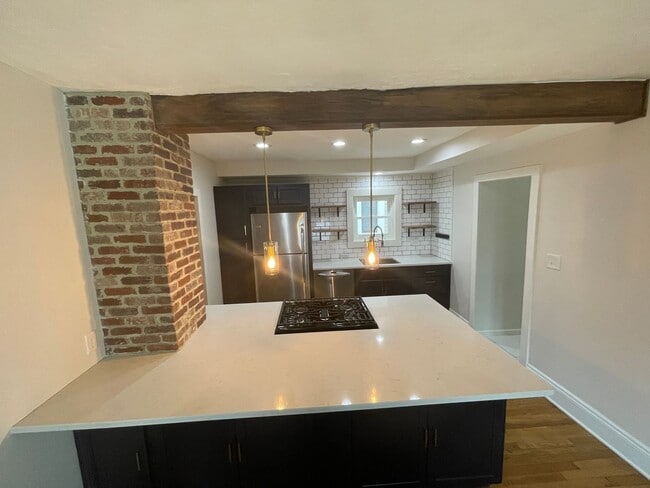 Building Photo - Charming Bungalow