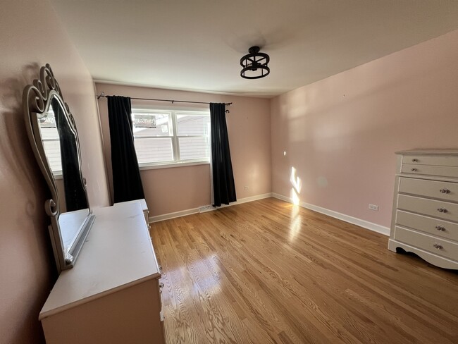 Building Photo - 37 N Channel Dr