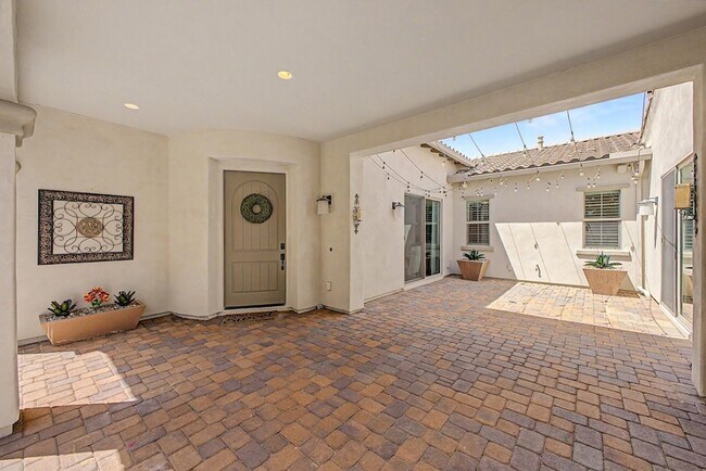 Building Photo - 2327 E Mahogany Pl