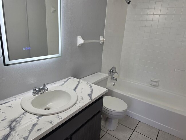 Building Photo - 2526 S Oak Ave