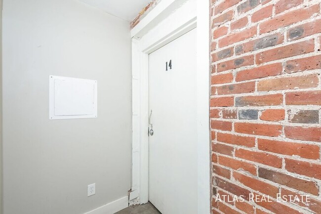 Building Photo - NO RENT DUE IN 2024! Cozy studio in Beauti...