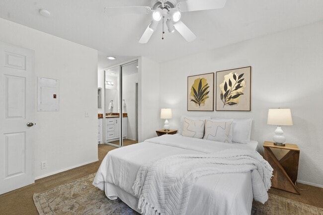 Building Photo - 3975 Hortensia St