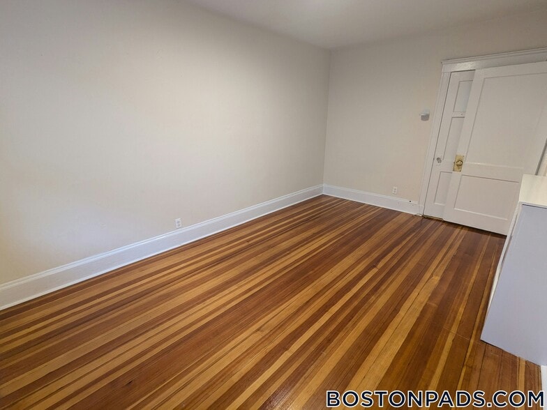 Building Photo - 6 Barrows St