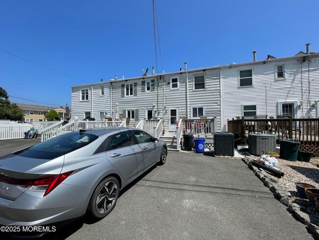 Building Photo - 20 Vine Ct