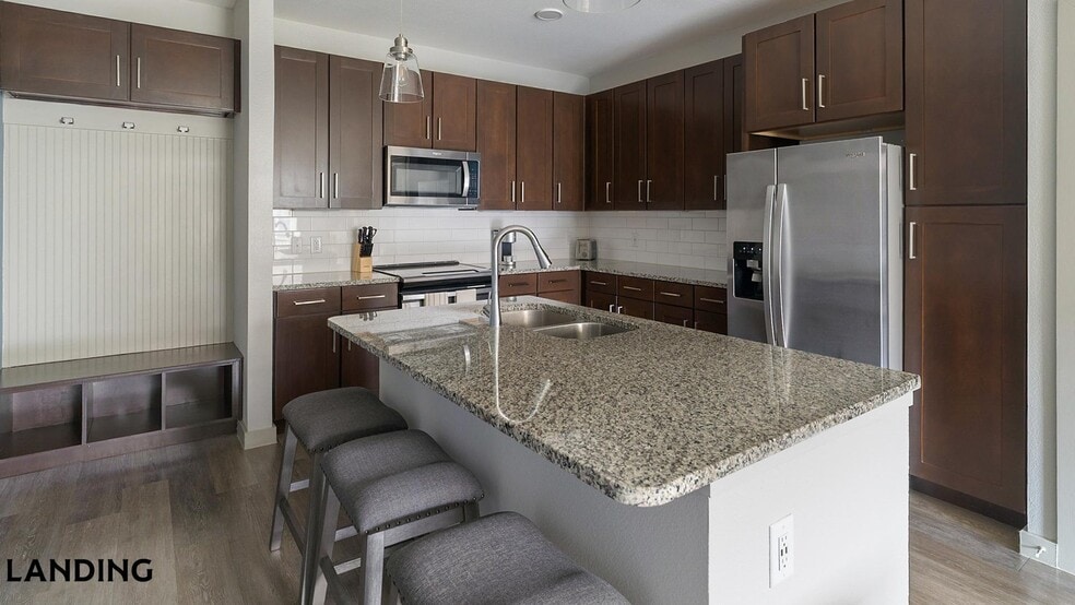 Building Photo - 20290 Park Lake View Dr