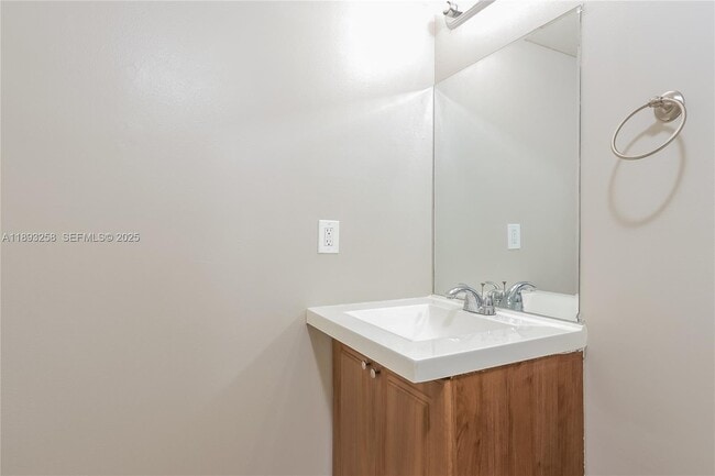 Building Photo - 4011 Palm Bay Cir