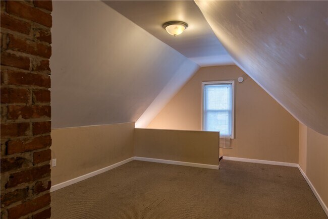 Building Photo - 779 S Goodman St