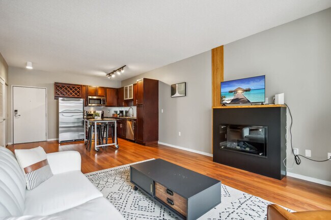 Building Photo - 616 Washington Ave S