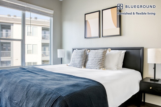 Building Photo - 1620 E Riverside Dr