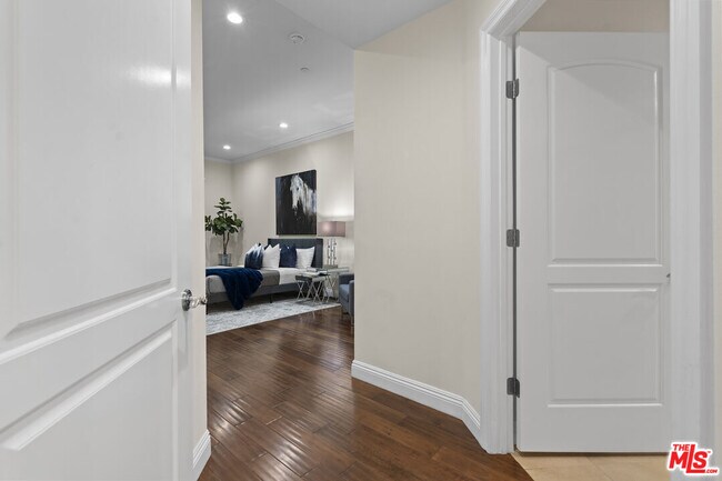 Building Photo - 4848 Wilshire Blvd