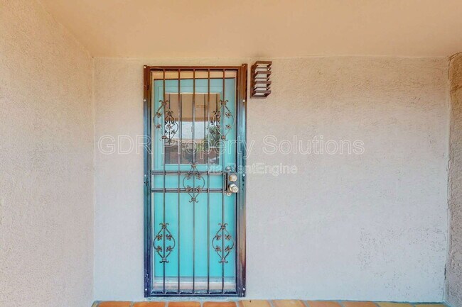 Building Photo - 1717 Griegos Rd NW