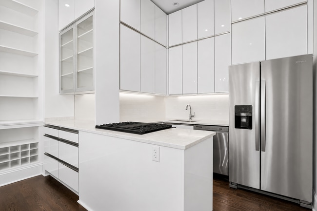 Building Photo - Modern Luxury Living in the Heart of Victorian Village