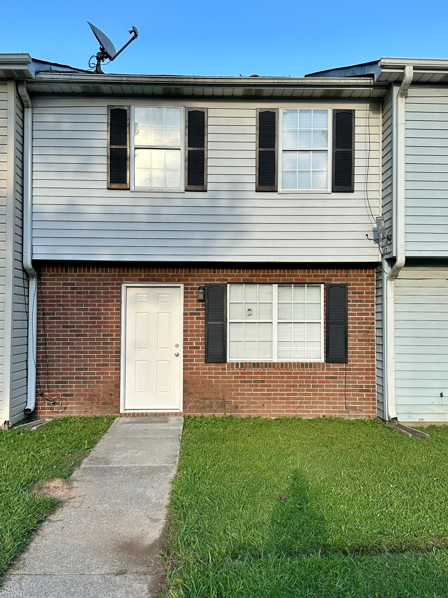 Building Photo - 1749 Hunting Creek Dr SE