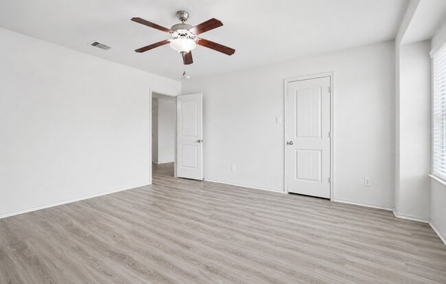 Building Photo - 166 Meadow Grove Dr