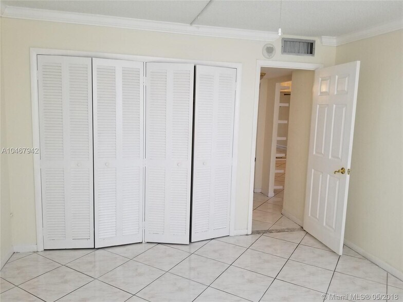 Building Photo - 1833 S Ocean Dr