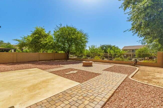 Building Photo - 5111 W El Cortez Trail