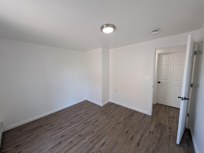 Building Photo - 114 N Texas Ave