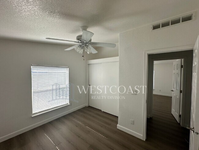 Building Photo - 41644 Valencia Way