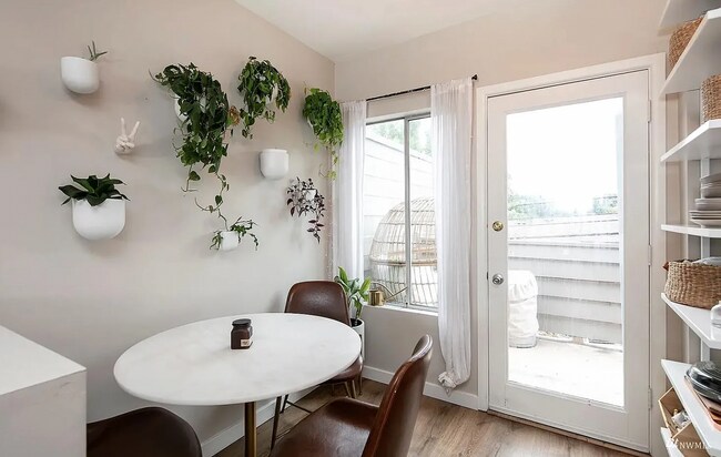 Building Photo - 2606 E Madison St