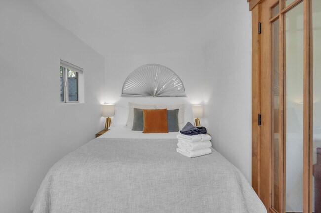 Building Photo - 1072 Johnson Ave