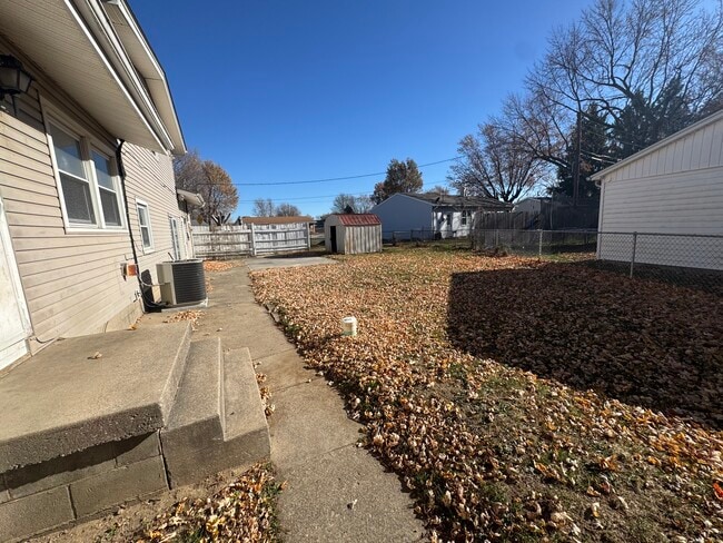 Building Photo - 2215 Saratoga Ave