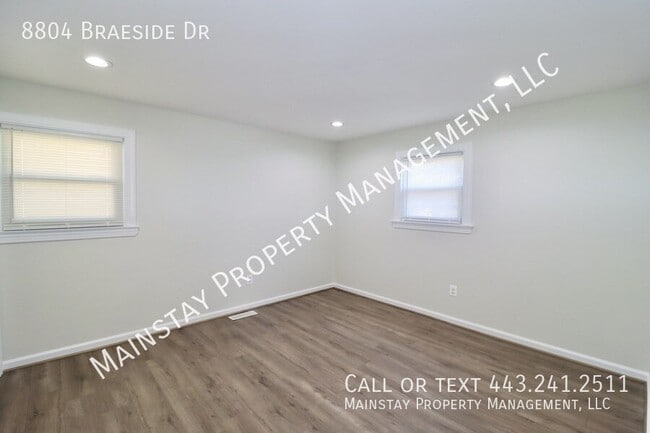 Building Photo - 8804 Braeside Dr