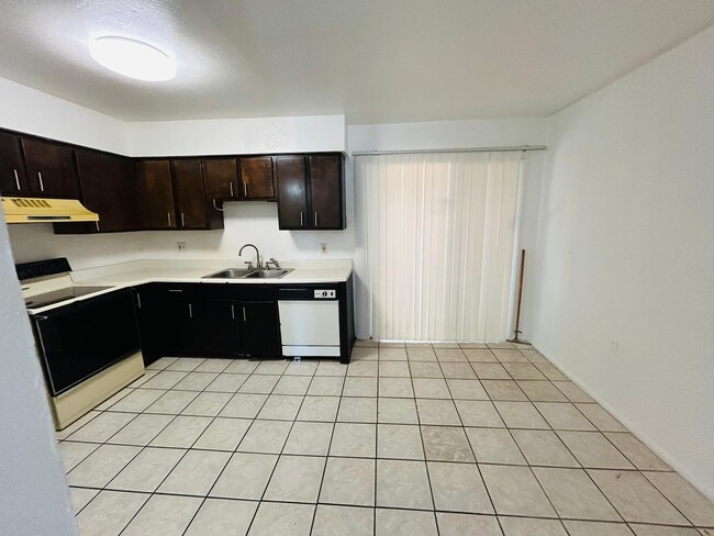 Building Photo - 3912 Crayrich Cir