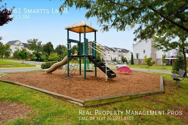 Building Photo - 1061 Smartts Ln NE