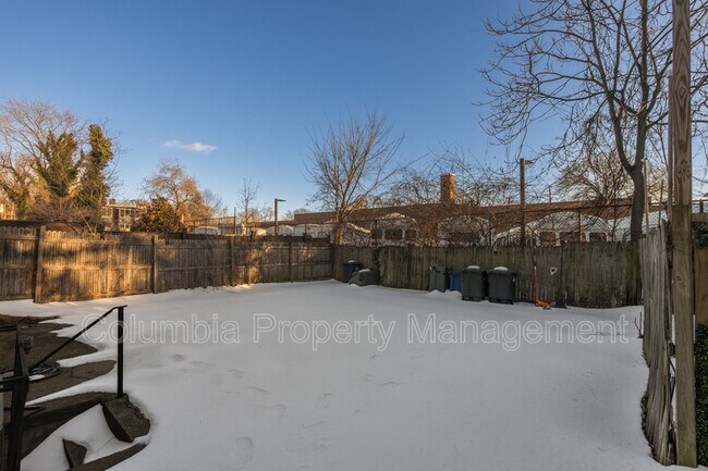 Building Photo - 2421 Franklin St NE