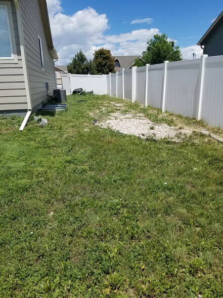 Summer exterior - 3761 Mt Flora St