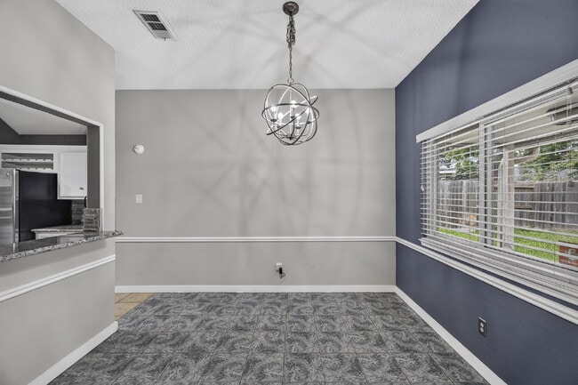 Building Photo - "Charming 3-Bed Oasis with Modern Touches & Granite Elegance in Houston!"