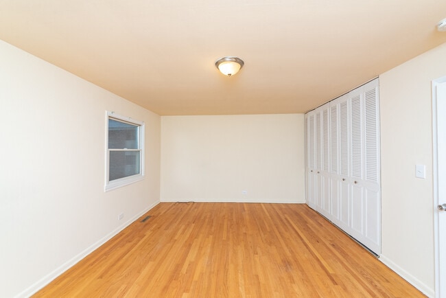 Building Photo - 820 N Milwaukee Ave