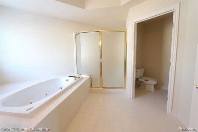 Building Photo - 18547 Clairmont Cir E