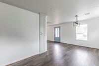 Building Photo - REMODLED HOME FOR RENT