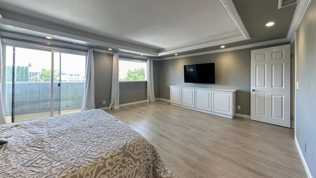 Building Photo - 10462 Sierra Cir