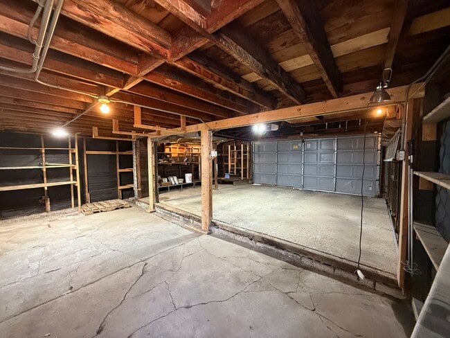 Building Photo - 4844 W Montrose Ave