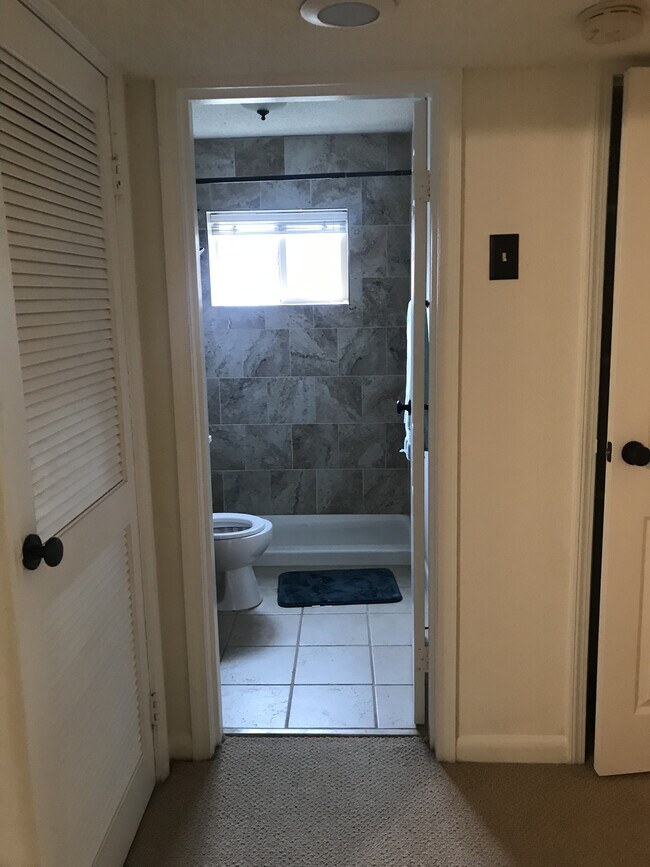 Bathroom - 250 Little St