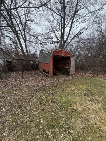 Building Photo - 246 E York Ave