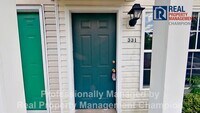 Building Photo - 2 BD/2.5 BA Townhome with Convenient Jacksonville Location