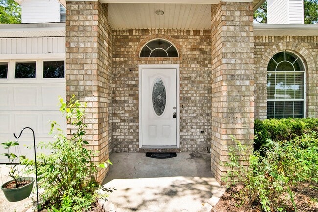 Building Photo - 4-bedroom, 2.5-bath home near Cordova Park