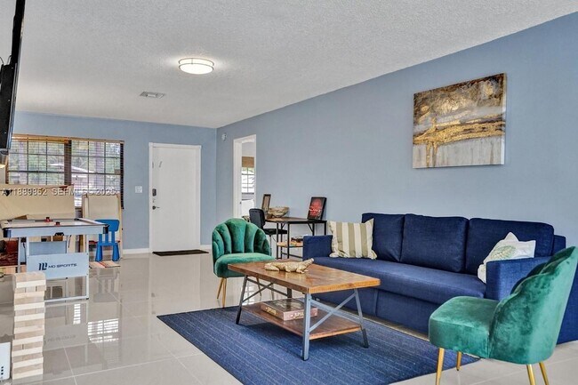 Building Photo - 208 SW 2nd Ave