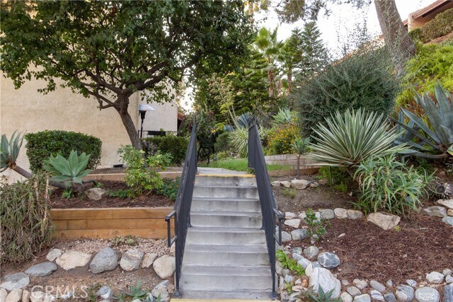 Building Photo - 9551 Vía Ricardo