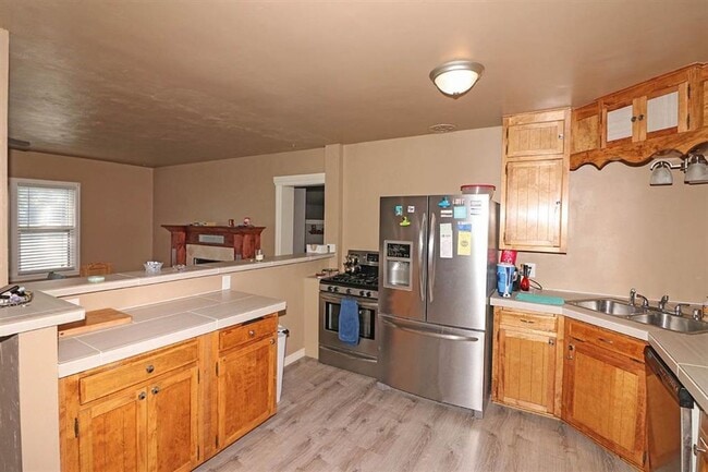 Building Photo - All utilities included 3-bedroom, 2-bathroom home in the Redlands
