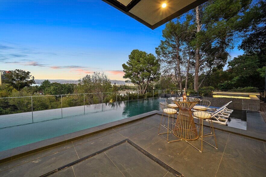 Building Photo - 3712 Broadlawn Dr