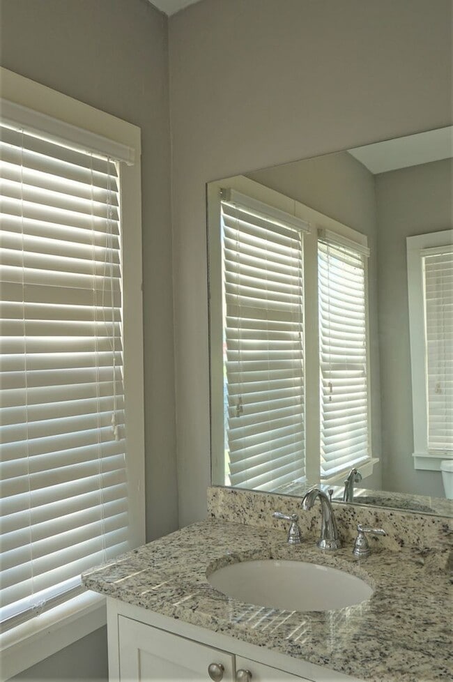 Building Photo - 3 Bed 1.5 Bath in Pleasant View Addition NW OKC